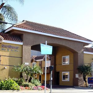 Sunburst Spa & Suites Motel